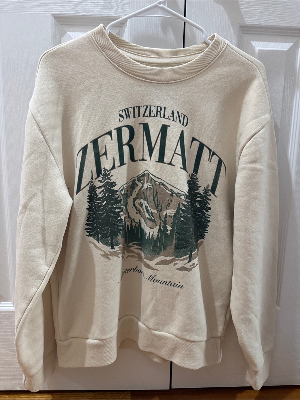 Hollister Cream Zermatt Graphic Sweatshirt